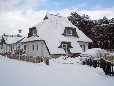 2x Autostellplätze auf eigenem Grund, 1x weiterer Autostellplatz in der Gemeinschaftsanlage