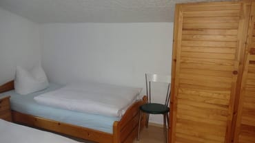 Schlafzimmer 2 mit Schrank