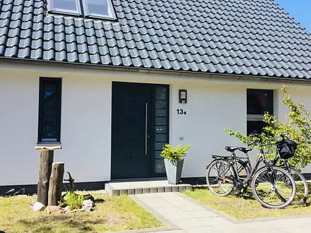 Die Vorderansicht des Hauses. Ein idealer Ausgangspunkt für Radtouren.