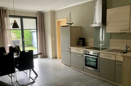 Die Küche ist komfortabel ausgestattet.