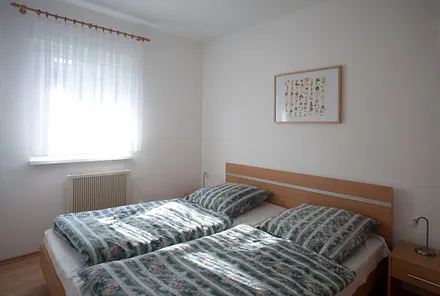 Schlafraum mit Doppelbett