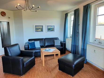 Wohnzimmer mit Schlafcouch (Aufbettung für 2 Personen)