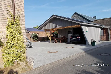 Schuppen und Carport