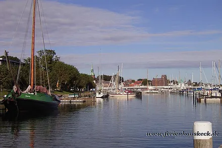 Die Schlei mit der Stadt Kappeln im Hintergrund