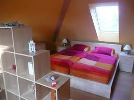 Schlafbereich mit Doppelbett