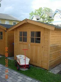 Gartenhaus mit Bolllerwagen / Fahrradunterstellmöglichkeit