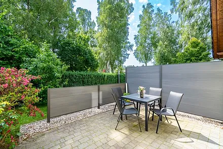 Terrasse mit Sitzmöbeln