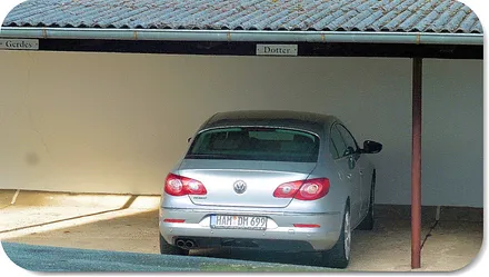 Car Port hinter dem Haus Godewind