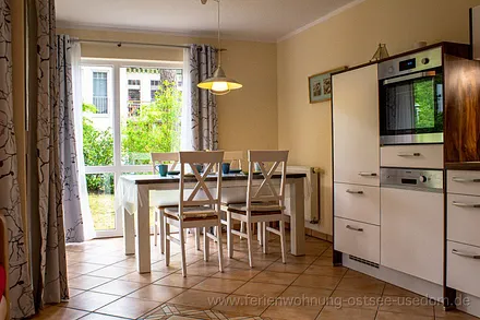 Küchenbereich  und Essecke