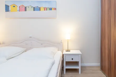 Modern eingerichtetes Schlafzimmer