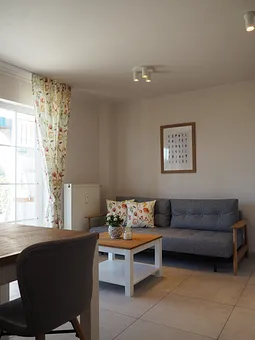 Ferienwohnung Hafenidyll Nr. 11 - Schlafcouch im Wohnzimmer