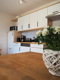 Ferienwohnung Hafenidyll Nr. 11 - Wohnzimmer mit Hafenblick