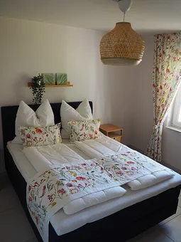 Ferienwohnung Hafenidyll Nr. 11 - 2. Schlafzimmer / großes Doppelbett