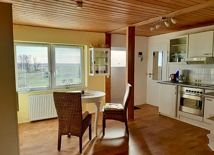 Esstisch mit Küchenzeile