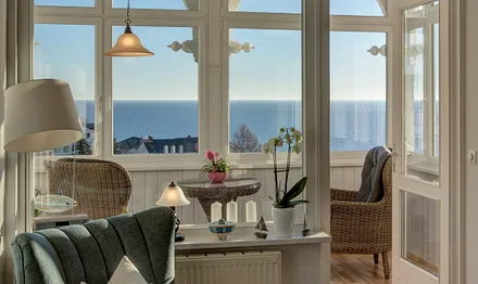 Blick vom Wohnzimmer auf die Ostsee