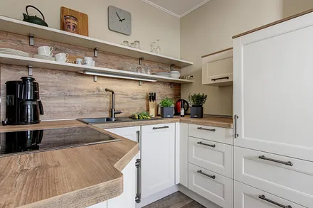 große, separate Küche mit Meerblick