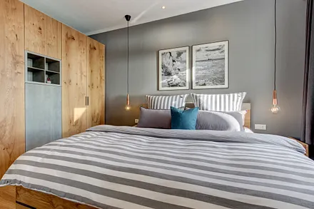 1. Schlafzimmer - Doppelbett 1,80m breit