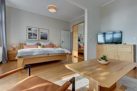 Wohn-Schlafzimmer mit Meerblick