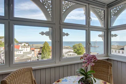 Ostbalkon mit traumhaftem Blick auf die Ostsee und über die Altstadt