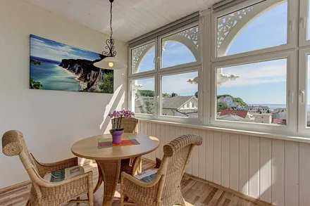 Verglaster Ostbalkon mit Meerblick