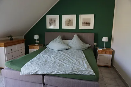 Schlafzimmer 1. OG 