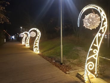 Entdecken Sie über Weihnachten und Silvester viele besondere Lichtinstallationen in allen Seebädern. Inselglitzern auf Usedom.