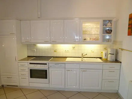 Vollwertige Küche mit kompletter Ausstattung