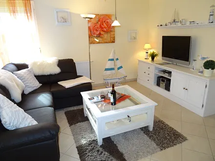 Modern eingerichtetes Wohnzimmer