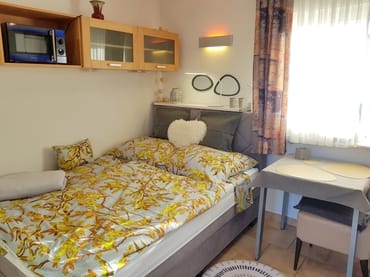 Komfortables Boxspring-Bett in modernem Design mit hohem Schlaf- und Liegekomfort (1,40 x 2 m)