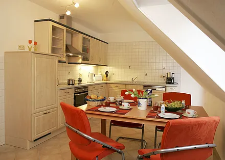 voll ausgestattete Küche mit Essplatz 