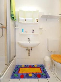 Badezimmer mit Dusche