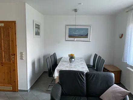 Wohnzimmer mit Essbereich