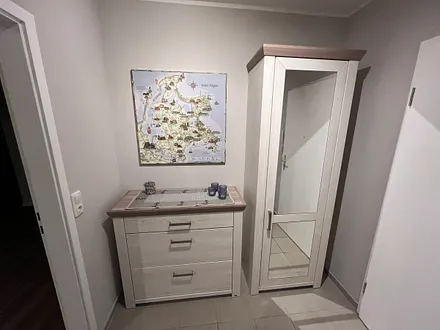 Flur mit Kommode Schrank