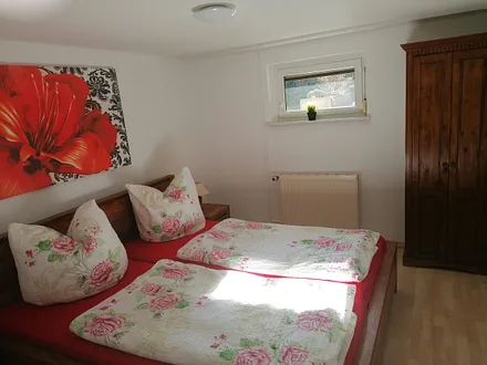 Schlafzimmer 1