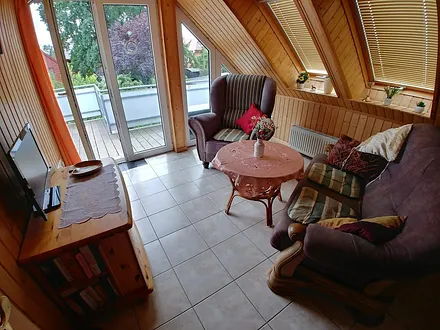 Im Wohnzimmer haben Sie den ganzen Tag Sonne.