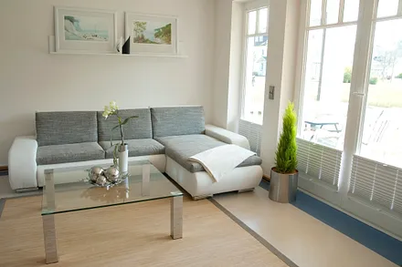 lichtdurchfluteter Wohnbereich