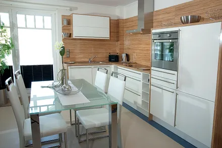 Küchenbereich, kompl. ausgestattete Einbauküche 