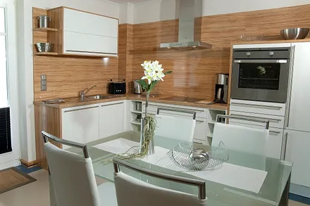 moderne Einbauküche mit Komplettausstattung