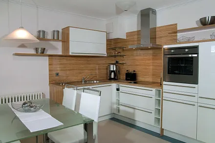 moderne Einbauküche, komplett ausgestattet