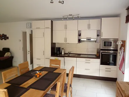 Reichhaltig ausgestattete Küchenzeile