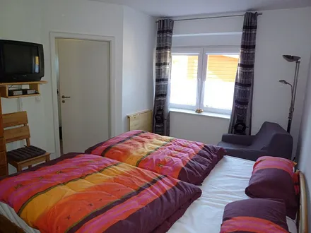 Doppelbett im Schlafzimmer