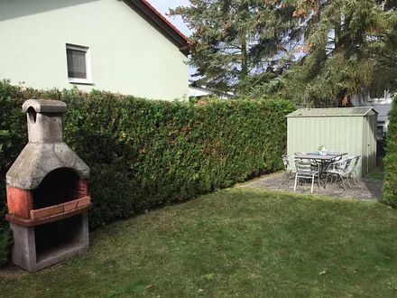 Grill und Fahrradschuppen