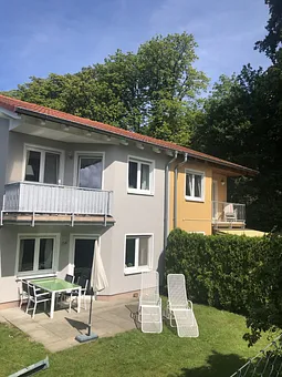 Außenansicht Haus (OG mit Balkon)