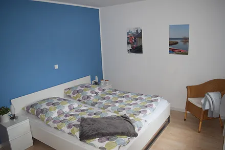 Schlafzimmer 1 mit Kinderbett