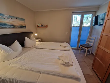 Schlafzimmer mit Boxspringbett 