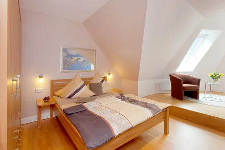 2. Schlafzimmer mit Doppelbett