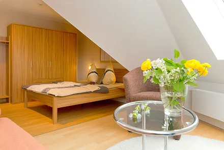 2. Schlafzimmer mit Doppelbett