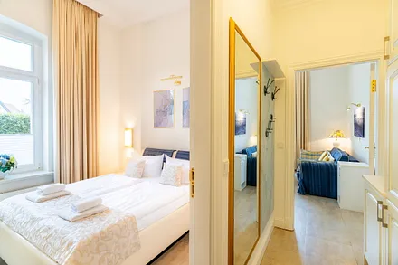 Schlafzimmer mit Doppelbett