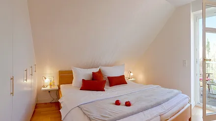 Schlafzimmer mit Doppelbett