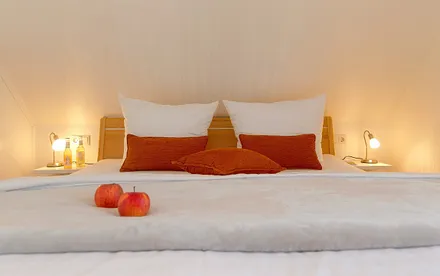 Schlafzimmer mit Doppelbett